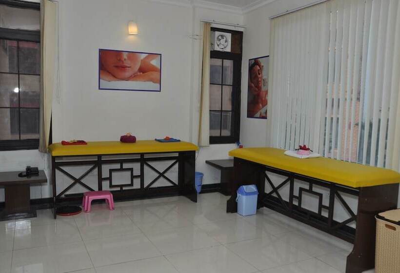 בית מלון כפרי Neovedic Resort By Oyo Rooms