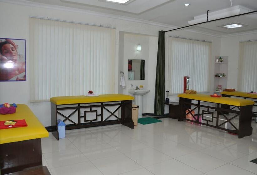 בית מלון כפרי Neovedic Resort By Oyo Rooms