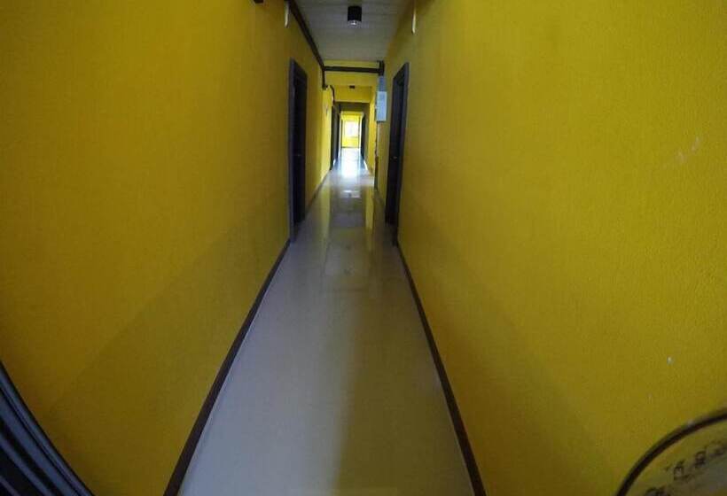 בית מלון כפרי The Room Padangbesar