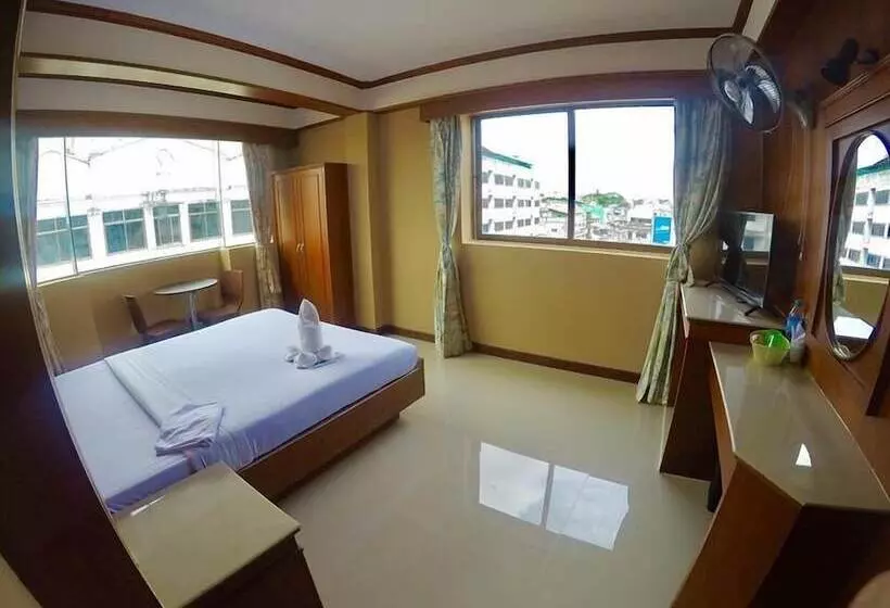 هتل The Room Padangbesar