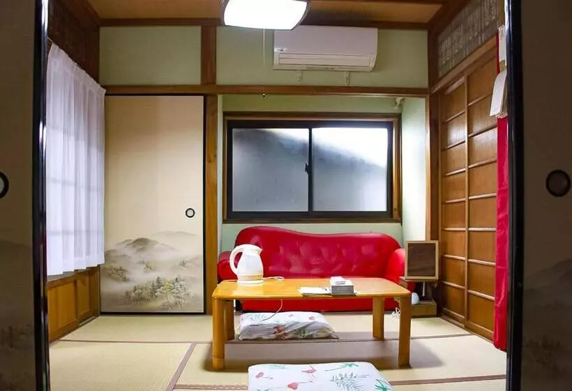 ペンション Guest Cafe Kuchikumano