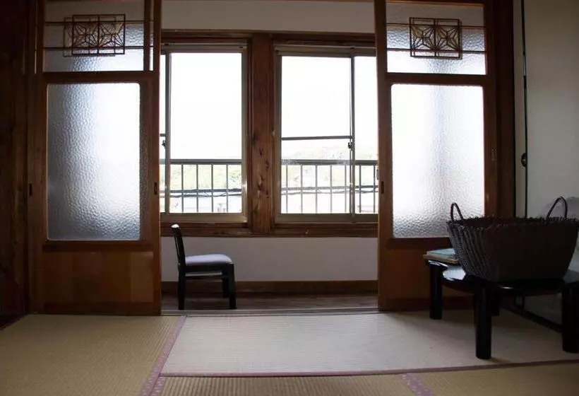 ペンション Guest Cafe Kuchikumano