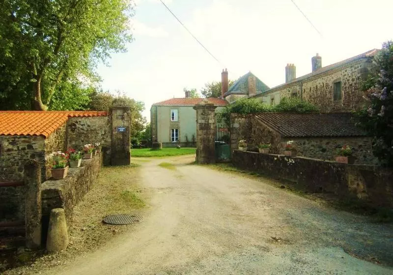 Majatalo Le Manoir  Aux Douves