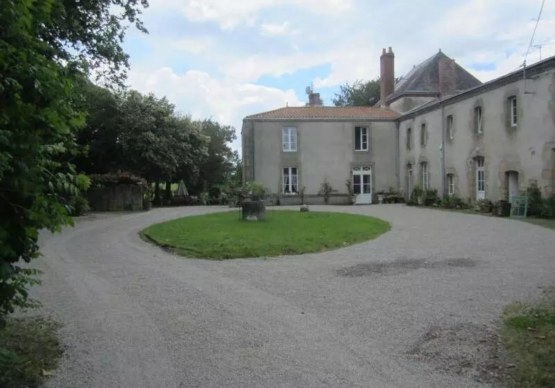 Majatalo Le Manoir  Aux Douves