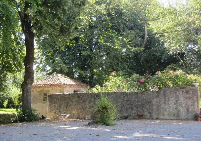 Majatalo Le Manoir  Aux Douves