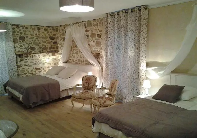 Majatalo Le Manoir  Aux Douves