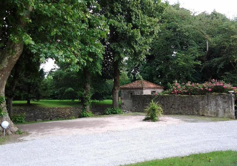 بنسيون Le Manoir  Aux Douves