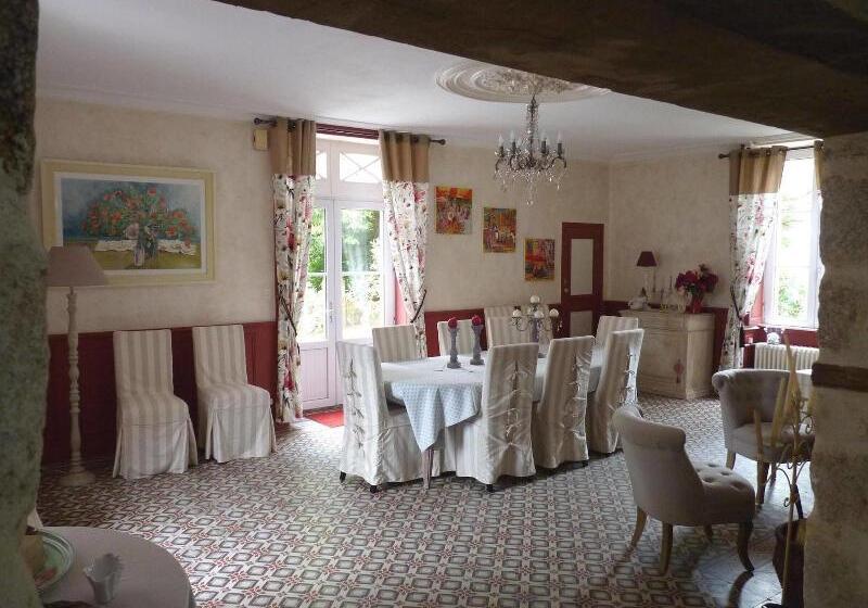 بنسيون Le Manoir  Aux Douves