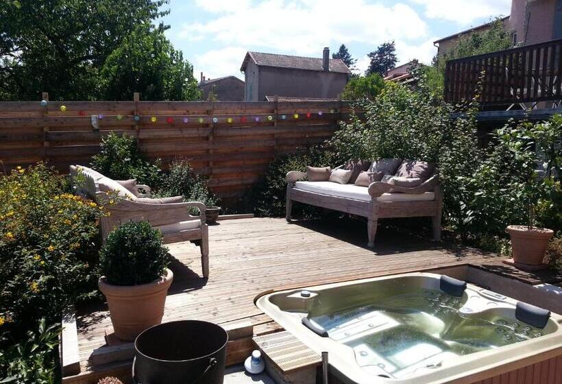 Пансион Relais St Jacques   Roanne