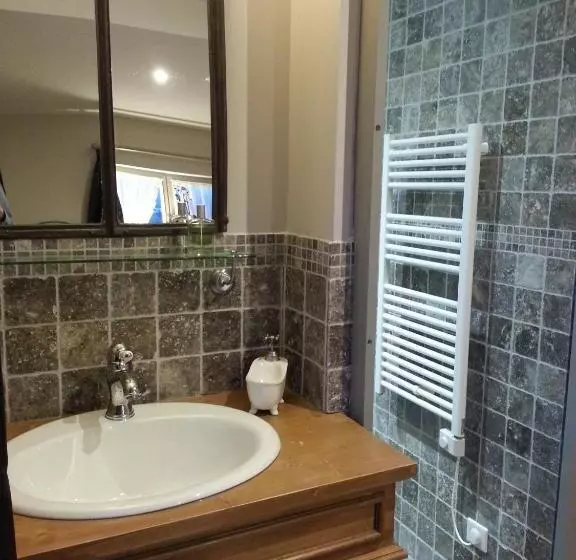 Majatalo Relais St Jacques   Roanne