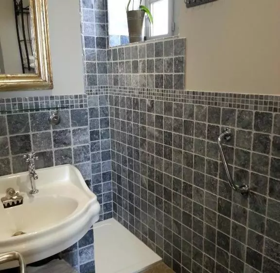 Majatalo Relais St Jacques   Roanne