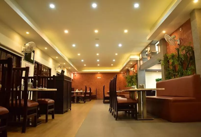 Hotelli Adrak Summer Sand Hill Resort Vagamon