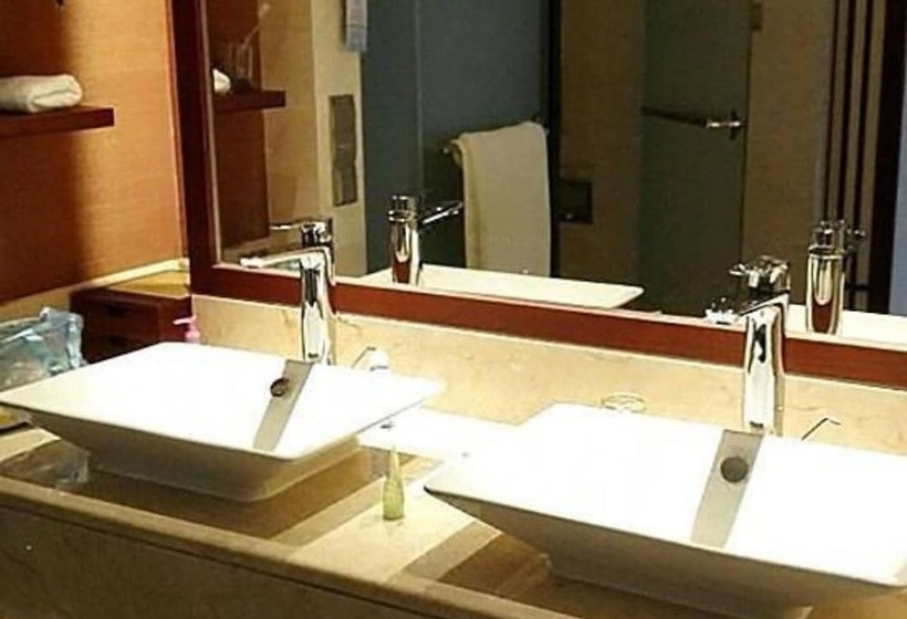 Otel Hainan Qizi Bay New Century Resort