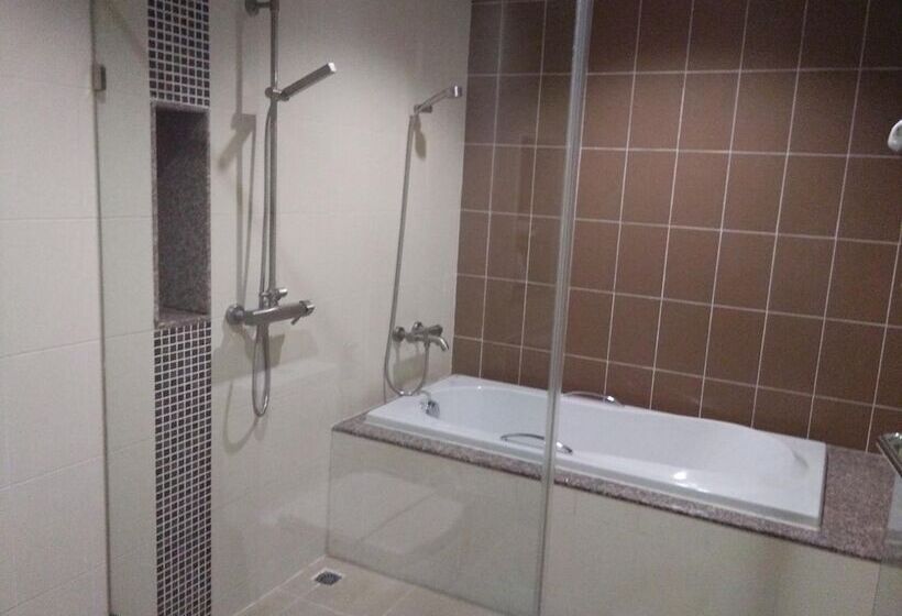 Отель The Park 304