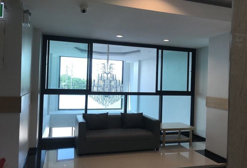 Отель The Royal Ville Residence