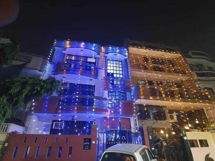 פנסיון Grand Divine