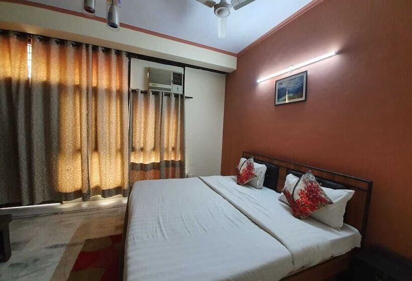 פנסיון Grand Divine