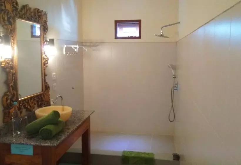 ペンション Seaweed Villa Ceningan