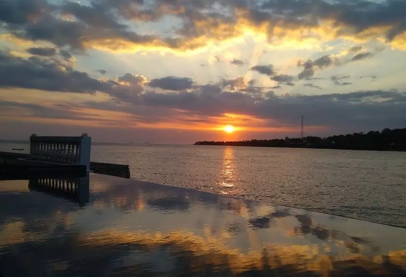 ペンション Seaweed Villa Ceningan