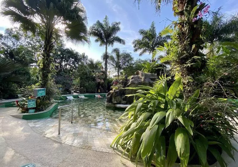 Hotelli Paradise Hot Springs Thermal Resort