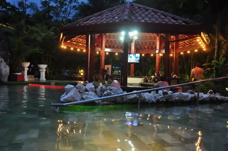 Hotelli Paradise Hot Springs Thermal Resort