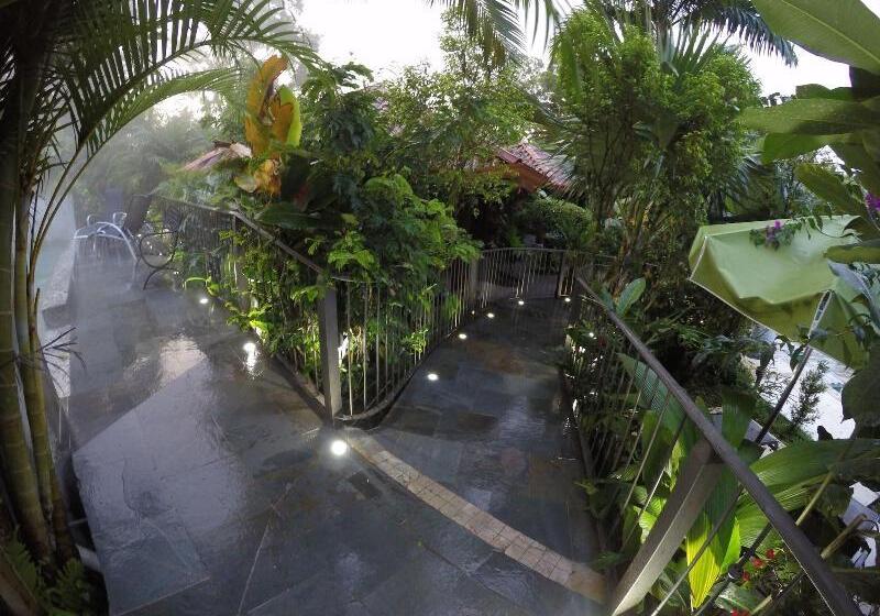 בית מלון כפרי Paradise Hot Springs Thermal Resort