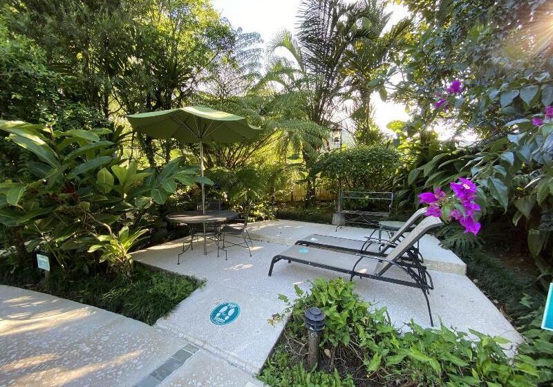 בית מלון כפרי Paradise Hot Springs Thermal Resort