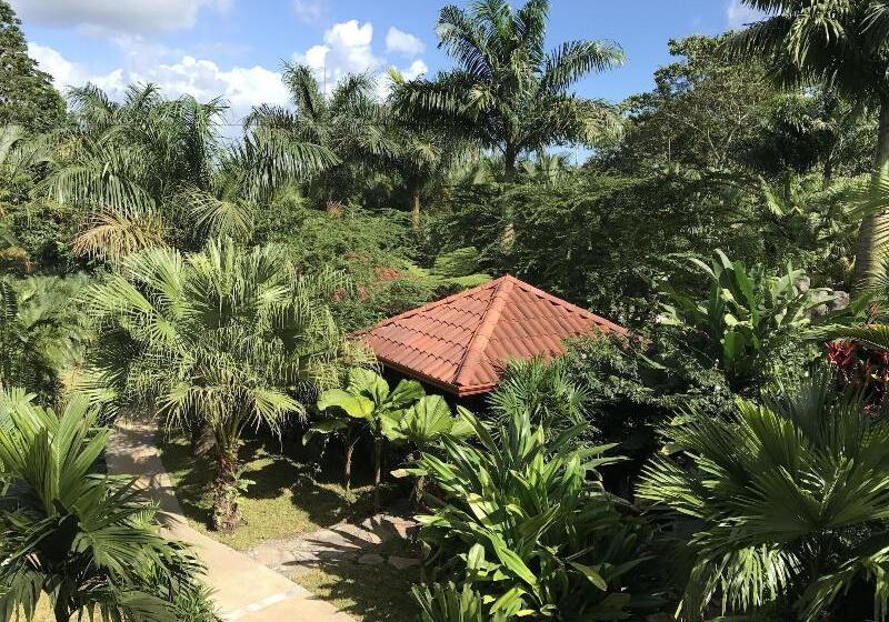 בית מלון כפרי Paradise Hot Springs Thermal Resort