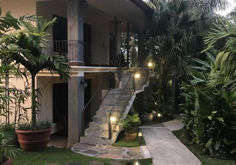 בית מלון כפרי Paradise Hot Springs Thermal Resort