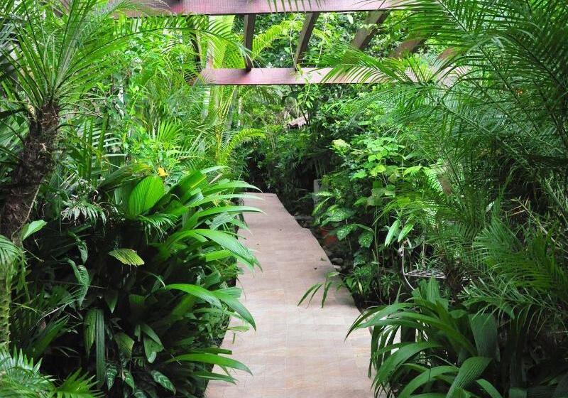 בית מלון כפרי Paradise Hot Springs Thermal Resort