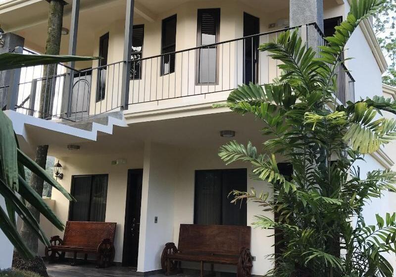 בית מלון כפרי Paradise Hot Springs Thermal Resort