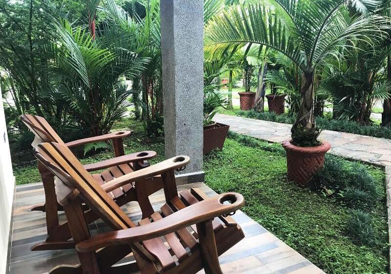 בית מלון כפרי Paradise Hot Springs Thermal Resort