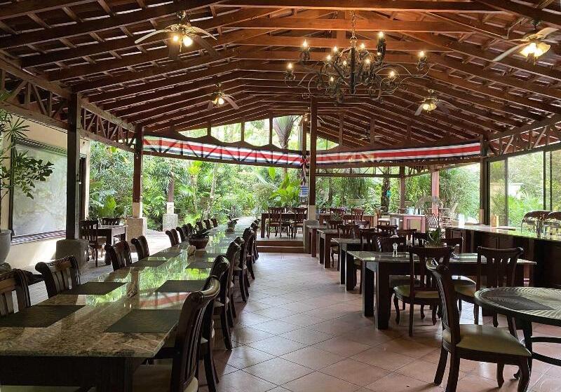 בית מלון כפרי Paradise Hot Springs Thermal Resort