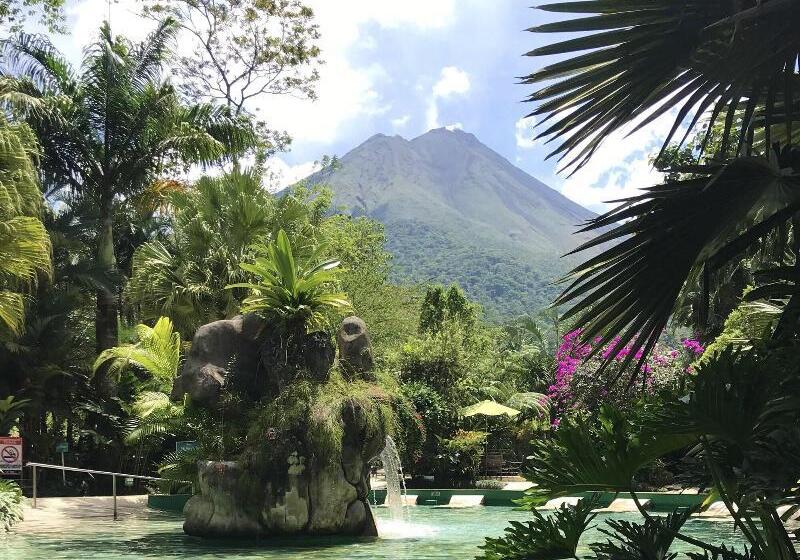 בית מלון כפרי Paradise Hot Springs Thermal Resort