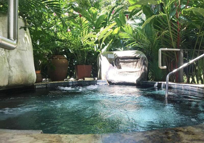 בית מלון כפרי Paradise Hot Springs Thermal Resort