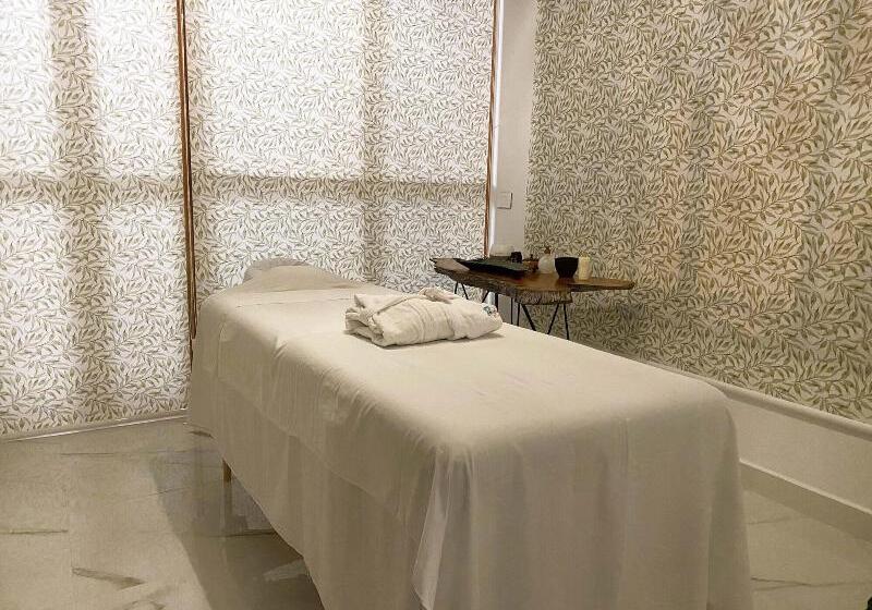 בית מלון כפרי Paradise Hot Springs Thermal Resort