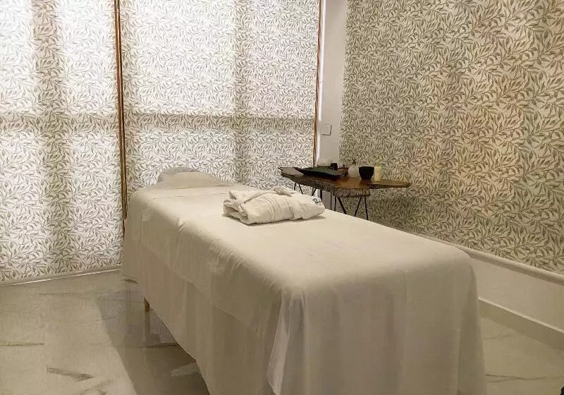 Hotelli Paradise Hot Springs Thermal Resort