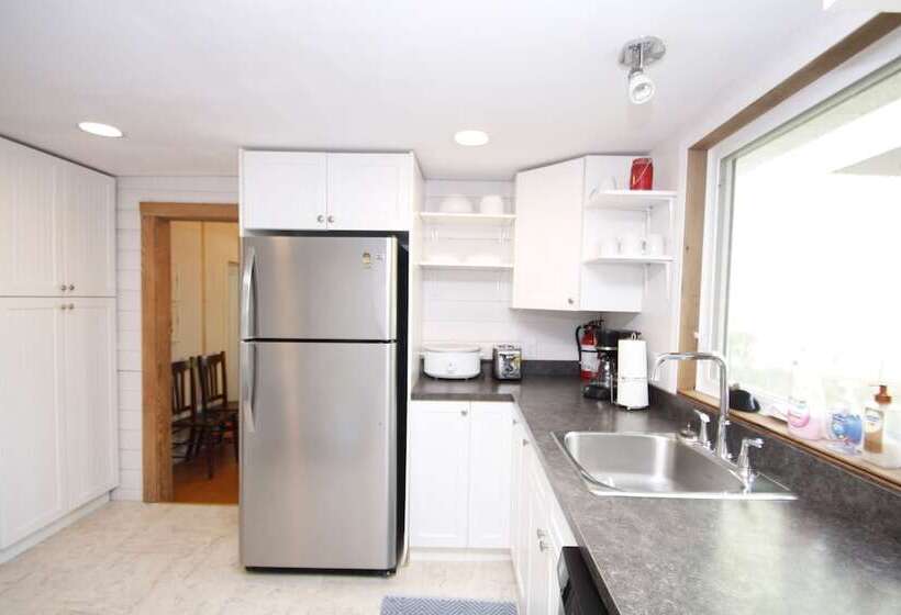 Lakefront Cottage In Manitou Beach