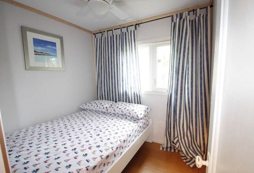 Lakefront Cottage In Manitou Beach