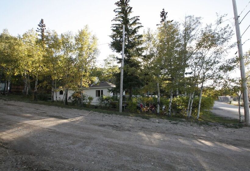 Lakefront Cottage In Manitou Beach