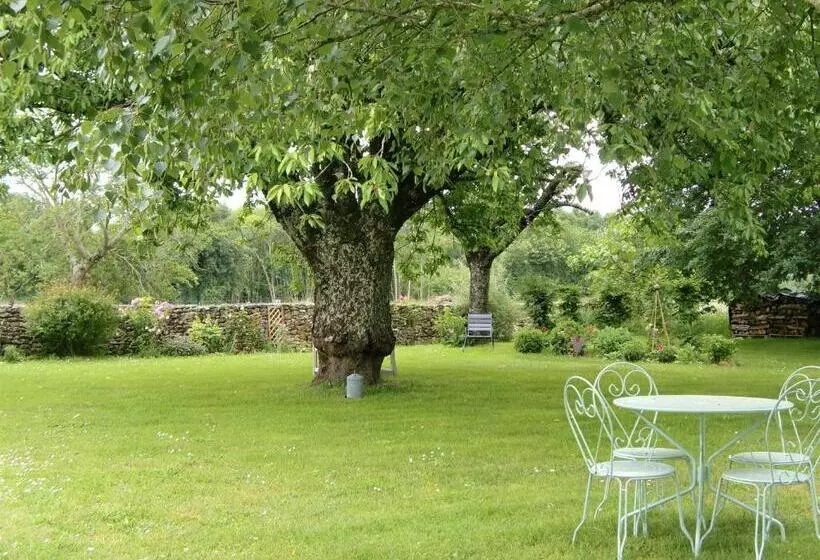 Majatalo Du Côté De L Ombrière