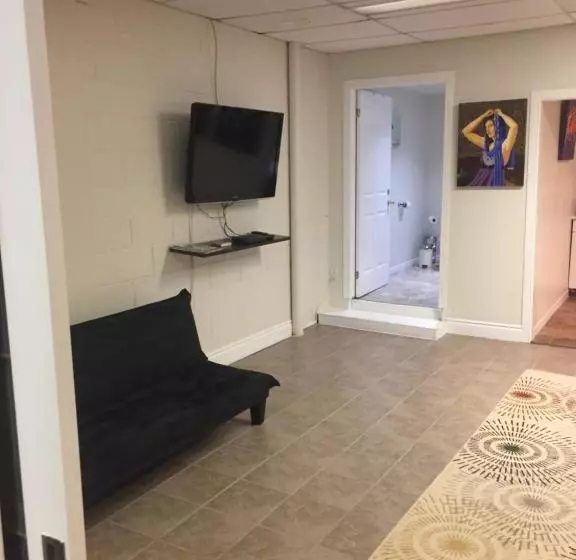 Majatalo Empire Inn And Suites