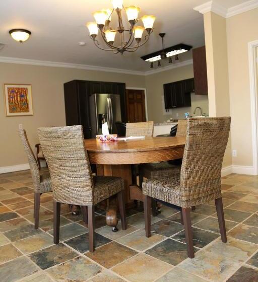 Pensionat Empire Inn And Suites