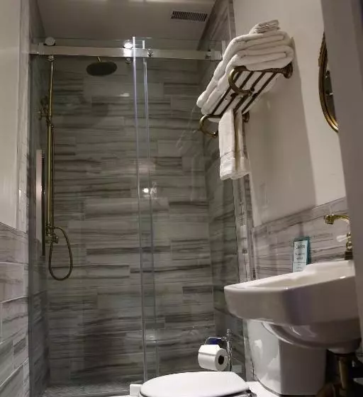 Majatalo Empire Inn And Suites