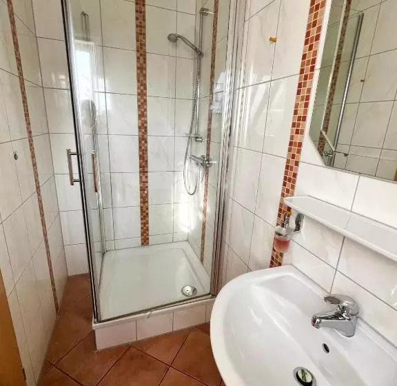 Aamiaismajoitus (B&B) Pension Kolibri