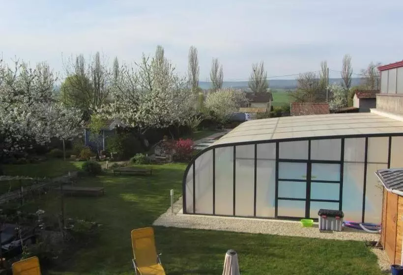 Aamiaismajoitus (B&B) Chambres D Hôtes Le Mont D Anon