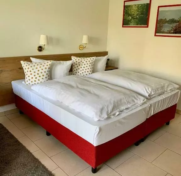 Aamiaismajoitus (B&B) Landhaus Am Schaalsee