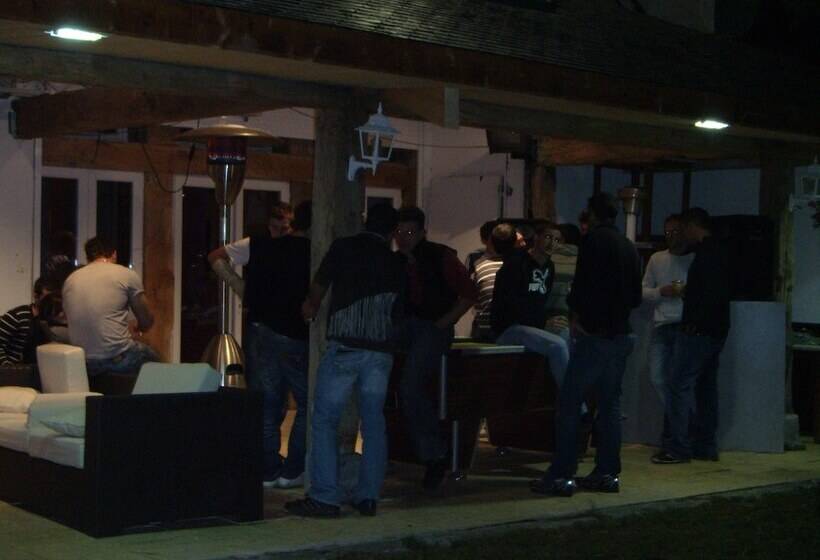 호텔 Espace Pyrénées Loisirs Campsite