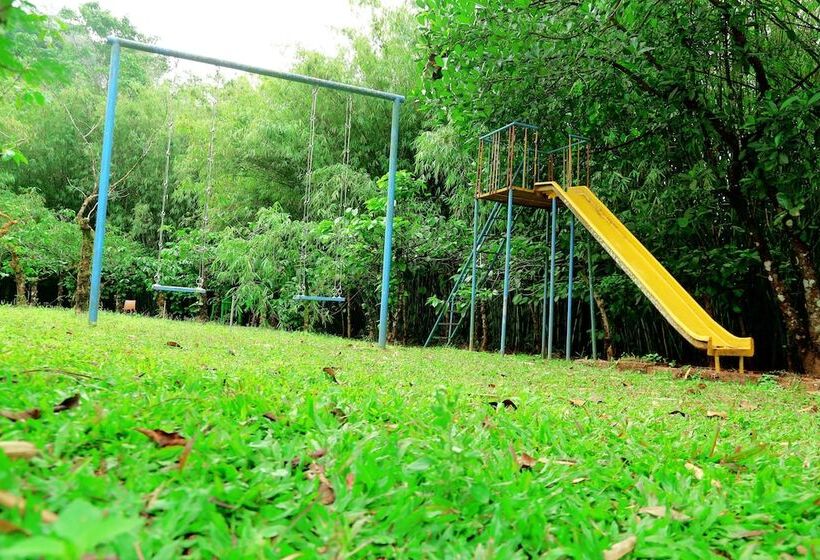 בית מלון כפרי Vythiri Greens Resort