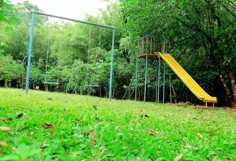 Hotelli Vythiri Greens Resort